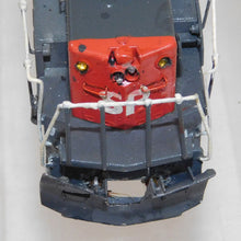 Load image into Gallery viewer, Athearn 8326 Southern Pacific SD40T-2 diesel engine Runs HO Strobe Tunnel Motor