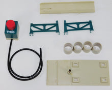 Load image into Gallery viewer, TYCO T- 951 Remote Control Operating Pipe Loader Car Boxed HO Scale C-7 w/button