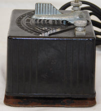 Load image into Gallery viewer, Lionel Trains 1026 transformer 25 watt power pack Postwar 1961-64 AC power CLEAN