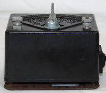 Load image into Gallery viewer, Lionel Trains 1026 transformer 25 watt power pack Postwar 1961-64 AC power CLEAN