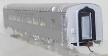 Load image into Gallery viewer, Santa Fe 2985 Streamlined Passenger car Coach Super Chief HO Scale C-5+ add trux