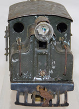 Load image into Gallery viewer, Lionel Prewar #152 Electric NYC S-Type 0-4-0 Engine 1918 Green Runs Y Stanchions