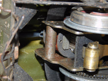 Load image into Gallery viewer, Lionel Prewar #152 Electric NYC S-Type 0-4-0 Engine 1918 Green Runs Y Stanchions