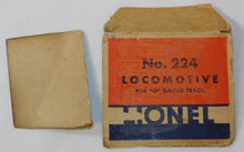 Load image into Gallery viewer, 1945 Lionel 463W Train Set Flying Shoe Pick Ups Boxes Runs great 1st Postwar set