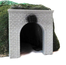 Load image into Gallery viewer, MTH 40-1073 90 Degree 036 Curved Tunnel RTR Assembled Painted Landscaped O