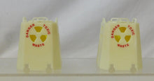 Load image into Gallery viewer, Lionel 6-31774 AEC Radioactive Transport Burro Crane Set three cars glow in dark