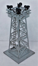 Load image into Gallery viewer, Lionel Trains #395 Aluminum Floodlight Tower Metal 4 lights C7+ Works Accessory