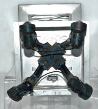 Load image into Gallery viewer, Lionel Trains #395 Aluminum Floodlight Tower Metal 4 lights C7+ Works Accessory