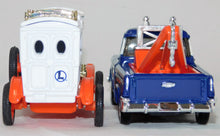 Load image into Gallery viewer, Lionel Eastwood B518 Lionelville Wrecker & Hospital Truck Emergency Vehicle O