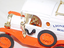 Load image into Gallery viewer, Lionel Eastwood B518 Lionelville Wrecker & Hospital Truck Emergency Vehicle O