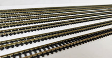Load image into Gallery viewer, Atlas 2500 N scale Flex Track USED 1/160 nickle Code 80 Eight (8) Sections 30" l