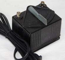 Load image into Gallery viewer, Lionel Trains 1015 transformer 45 watts 1950s AC power Postwar good cord works