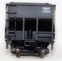 Load image into Gallery viewer, Atlas 1857 Two Bay Offset Side Hopper Delaware & Hudson #7203 Boxed HO Scale D&H