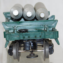 Load image into Gallery viewer, Lionel 3362 Operating Helium Tank Dump flatcar Postwar O w/wooden tanks Works