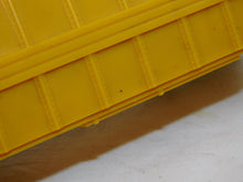 Load image into Gallery viewer, Marx 33222 Odd# 1950s  Deluxe Diesel Switcher Freight Set ATSF yellow cattle car