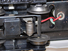 Load image into Gallery viewer, Lionel 6-19145-50 Chesapeake & Ohio Passenger 6 car set 15" aluminum C&O lighted