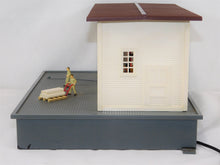 Load image into Gallery viewer, Lionel 6-12798 Lionelville Pipe Company Warehouse Oprtng Forklift Loader Station