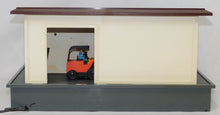 Load image into Gallery viewer, Lionel 6-12798 Lionelville Pipe Company Warehouse Oprtng Forklift Loader Station