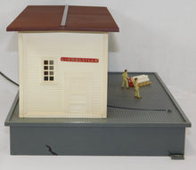 Load image into Gallery viewer, Lionel 6-12798 Lionelville Pipe Company Warehouse Oprtng Forklift Loader Station