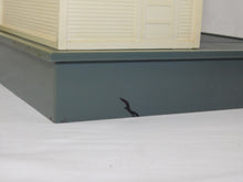 Load image into Gallery viewer, Lionel 6-12798 Lionelville Pipe Company Warehouse Oprtng Forklift Loader Station