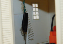 Load image into Gallery viewer, Lionel 6-12798 Lionelville Pipe Company Warehouse Oprtng Forklift Loader Station