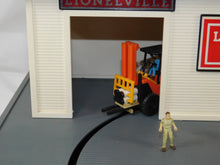 Load image into Gallery viewer, Lionel 6-12798 Lionelville Pipe Company Warehouse Oprtng Forklift Loader Station