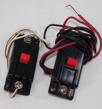 Load image into Gallery viewer, Lionel 6-12798 Lionelville Pipe Company Warehouse Oprtng Forklift Loader Station