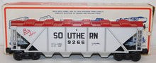 Load image into Gallery viewer, Lionel 6-9266 Southern Covered Quad Hopper 12 operating hatches Big John 1976 C7