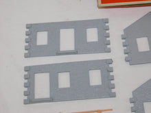 Load image into Gallery viewer, Lionel 969 Construction Set BOXED & COMPLETE w/instructions Postwar O/S Original