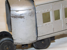 Load image into Gallery viewer, Lionel 751W Union Pacific Aluminum Articulated Streamliner set 752W 753 754 1935