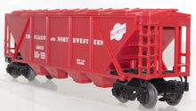 Load image into Gallery viewer, Lionel 6-16412 Chicago Northwestern Railroad 4 bay hopper w/covers C&NW 1994 C8+