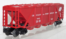 Load image into Gallery viewer, Lionel 6-16412 Chicago Northwestern Railroad 4 bay hopper w/covers C&NW 1994 C8+