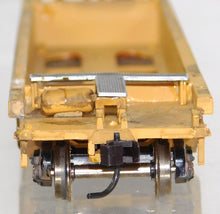 Load image into Gallery viewer, Walthers #48 Well Car assmbled weathered TT 70' Thrall Mtl Wheels HO Needs TLC