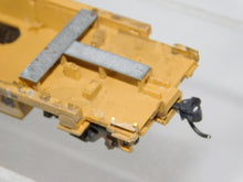 Load image into Gallery viewer, Walthers #48 Well Car assmbled weathered TT 70' Thrall Mtl Wheels HO Needs TLC