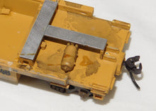Load image into Gallery viewer, Walthers #48 Well Car assmbled weathered TT 70' Thrall Mtl Wheels HO Needs TLC