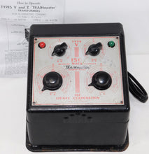 Load image into Gallery viewer, Lionel Type V transformer 150 watts RUNS 4 TRAINS 1939-47 RED print O / STANDARD