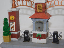 Load image into Gallery viewer, LEMAX 83702 City Zoo Entrance Christmas in the City Ceramic 2008 C-6 Retired