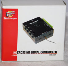 Load image into Gallery viewer, Walthers 933-2307 HO Crossing Signal Controller 1/87 for Cantilever crossing sig