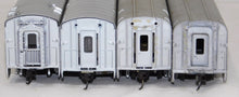 Load image into Gallery viewer, IHC + Rivarossi Santa Fe Passenger 4 Car Set 1553 1380 Indian Squaw Pine Beach HO