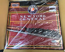 Load image into Gallery viewer, Lionel 6-2122080 1926 Cardinals Train Set C-10 New Legacy NYC Passenger Catholic Pope