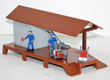 Load image into Gallery viewer, Plasticville USA Station Loading Platform w/ Figures & luggage assembled O & S