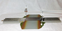 Load image into Gallery viewer, Lionel 6-12052 Fastrack Grade Crossing Bell Sound new flashers TESTED and works