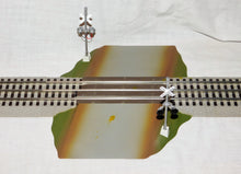 Load image into Gallery viewer, Lionel 6-12052 Fastrack Grade Crossing Bell Sound new flashers TESTED and works
