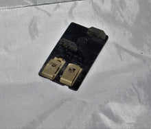 Load image into Gallery viewer, Marx Train Track Lock On to trnsfrmer clip on blades fit into track Vintage 027