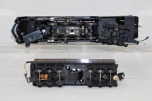 Load image into Gallery viewer, Lionel 6-8100 Norfolk & Western J-Class 4-8-4 Steam Engine N&W Streamlined 611