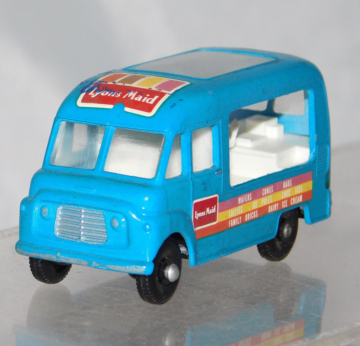 ミニカー MATCHBOX No.47 LYONS MAID ICE-CREAM MOBI s-l400.jpg