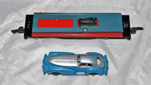 Load image into Gallery viewer, American Flyer 715 Unloading flatcar w/Blue & Silver Manoil Coupe 1952 blue ramp