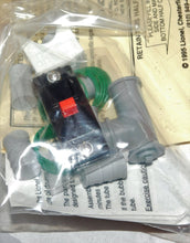 Load image into Gallery viewer, Lionel Trains 6-12912 Pumping Oil Platform Operating bubbling accessory LNIB C9