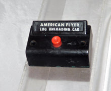 Load image into Gallery viewer, American Flyer 914 Auto Log Dump Car 1957 Aluminum tray Works great w/712, button