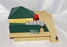 Load image into Gallery viewer, American Flyer 779 Automatic Operating Oil Drum Loader accessory O/S BOXED works